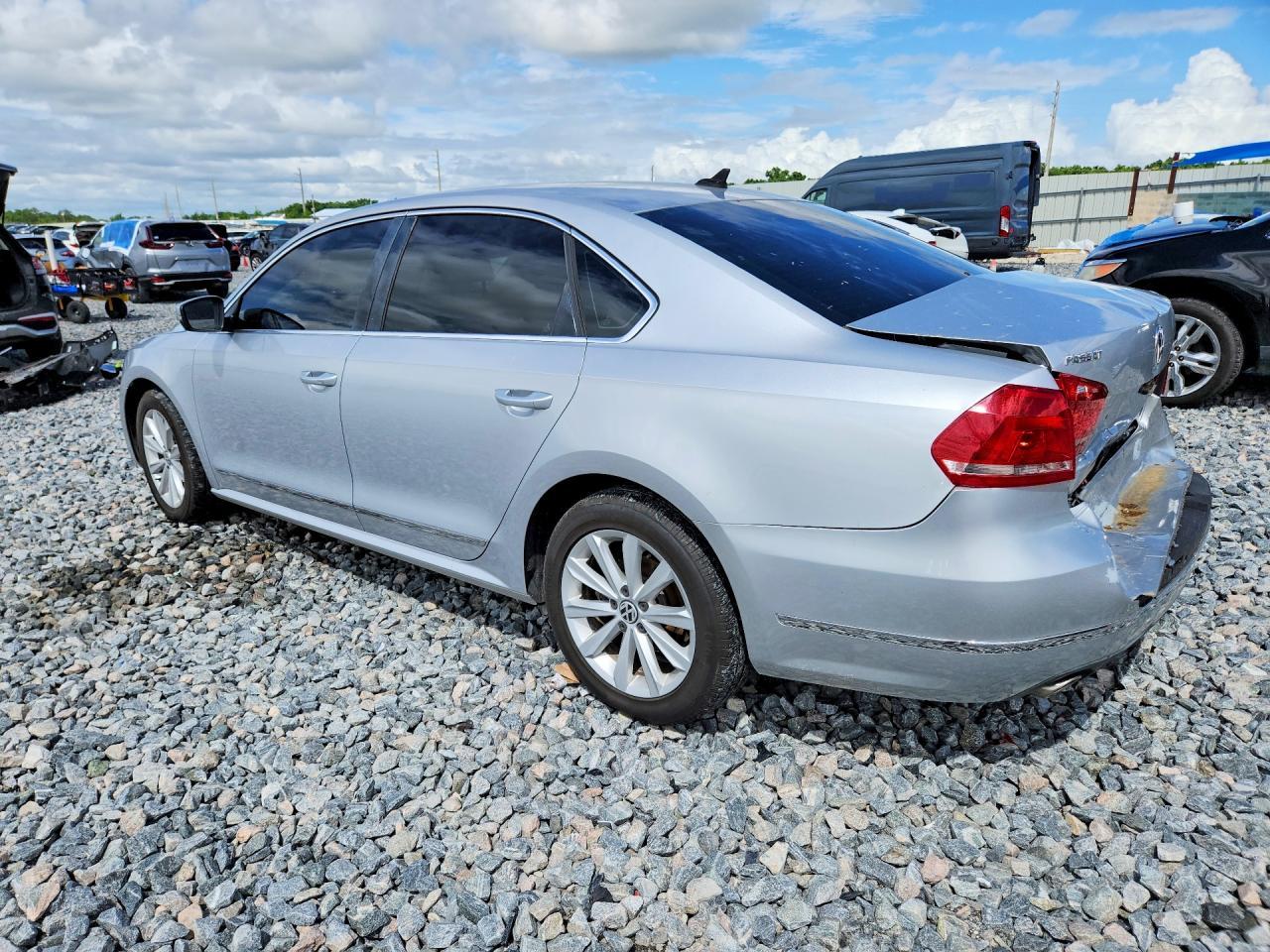 2013 Volkswagen Passat Sel - Фото 2