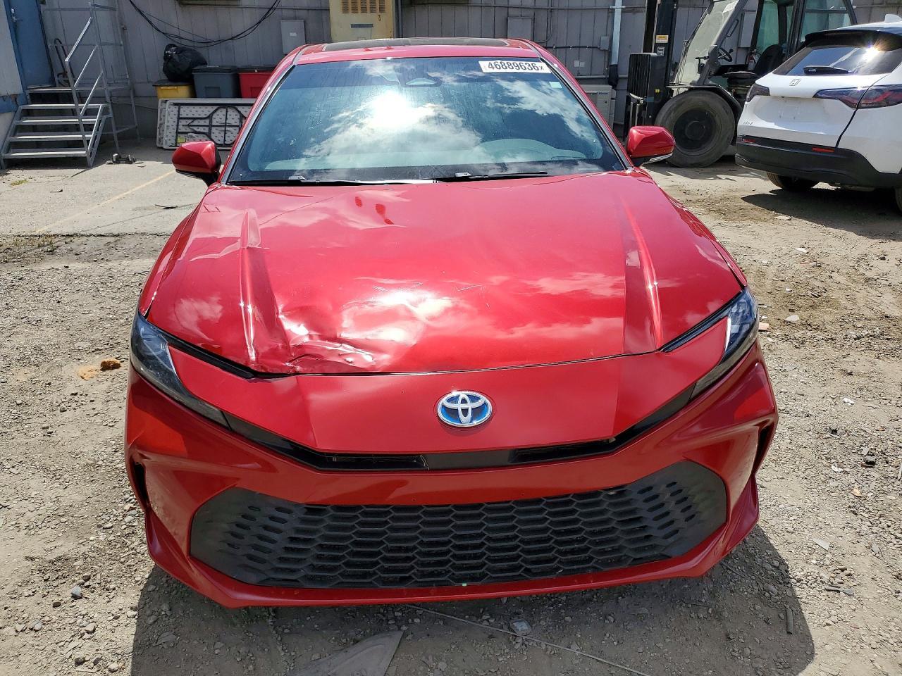 2025 Toyota Camry Se - Image 5