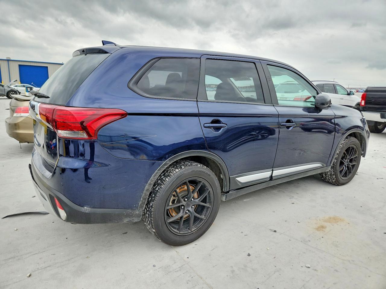 2020 Mitsubishi Outlander Es - Фото 3