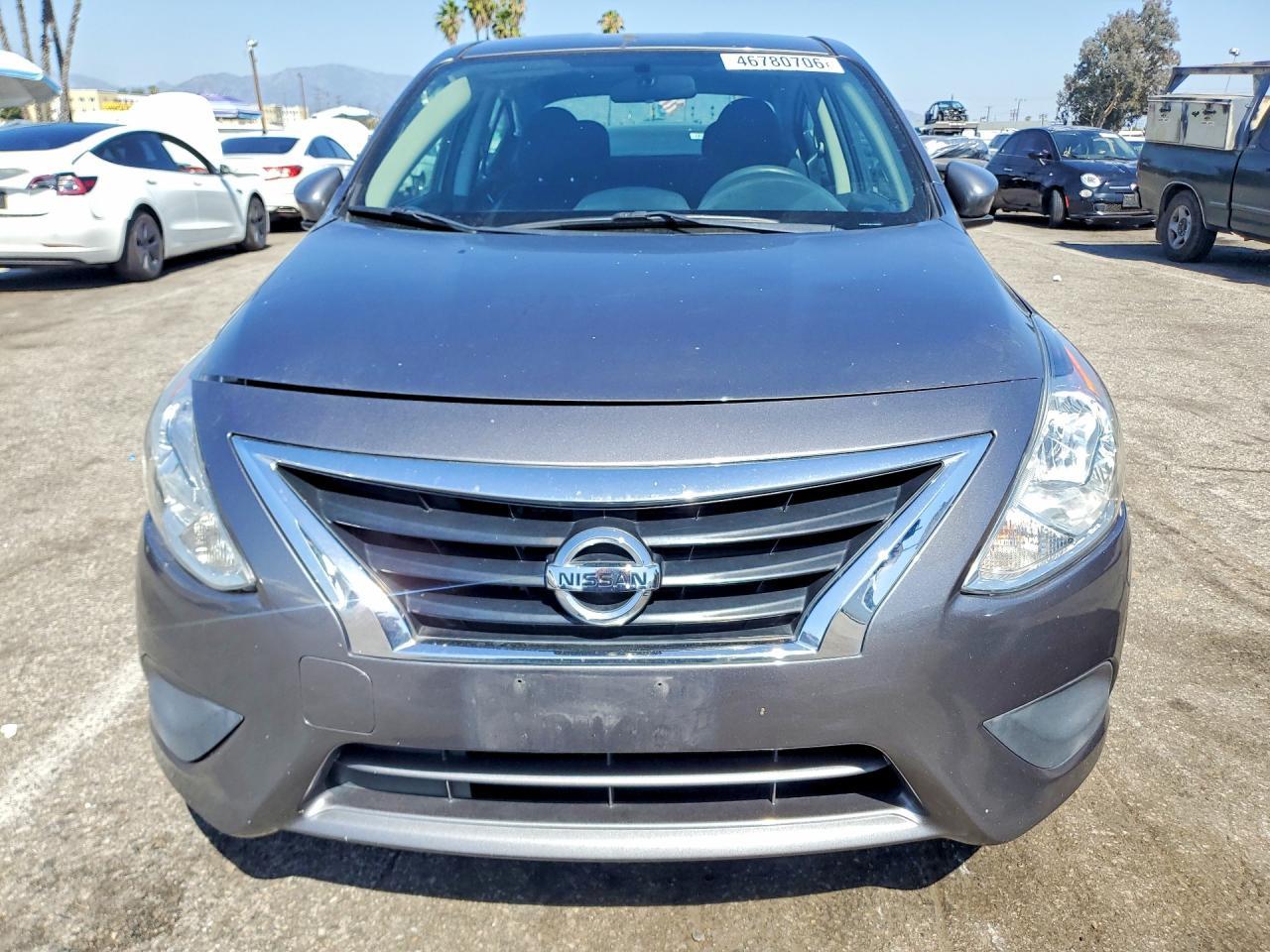 2018 Nissan Versa Sv - Image 5
