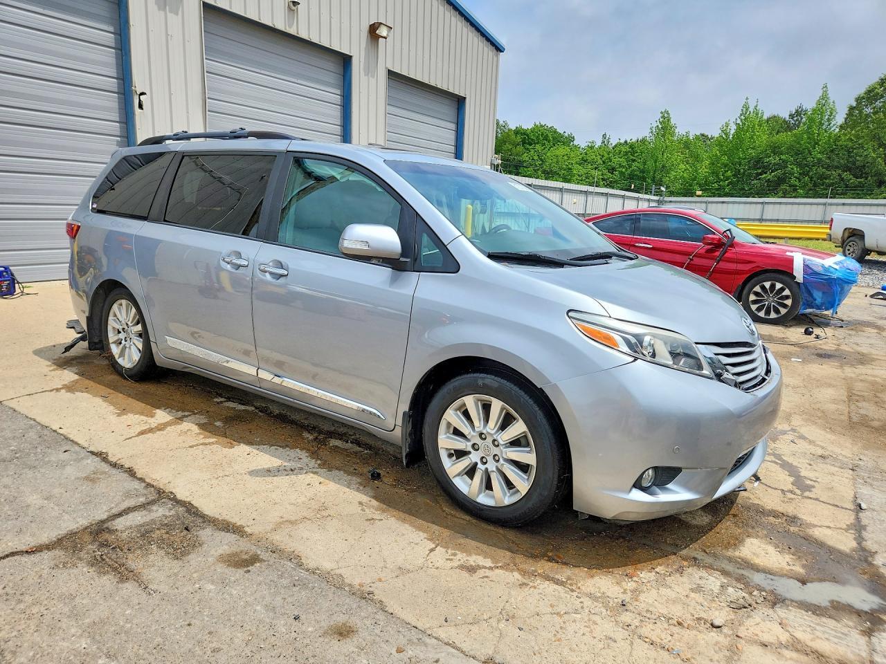 2015 Toyota Sienna Limited Premium 7-Passenger - Фото 4