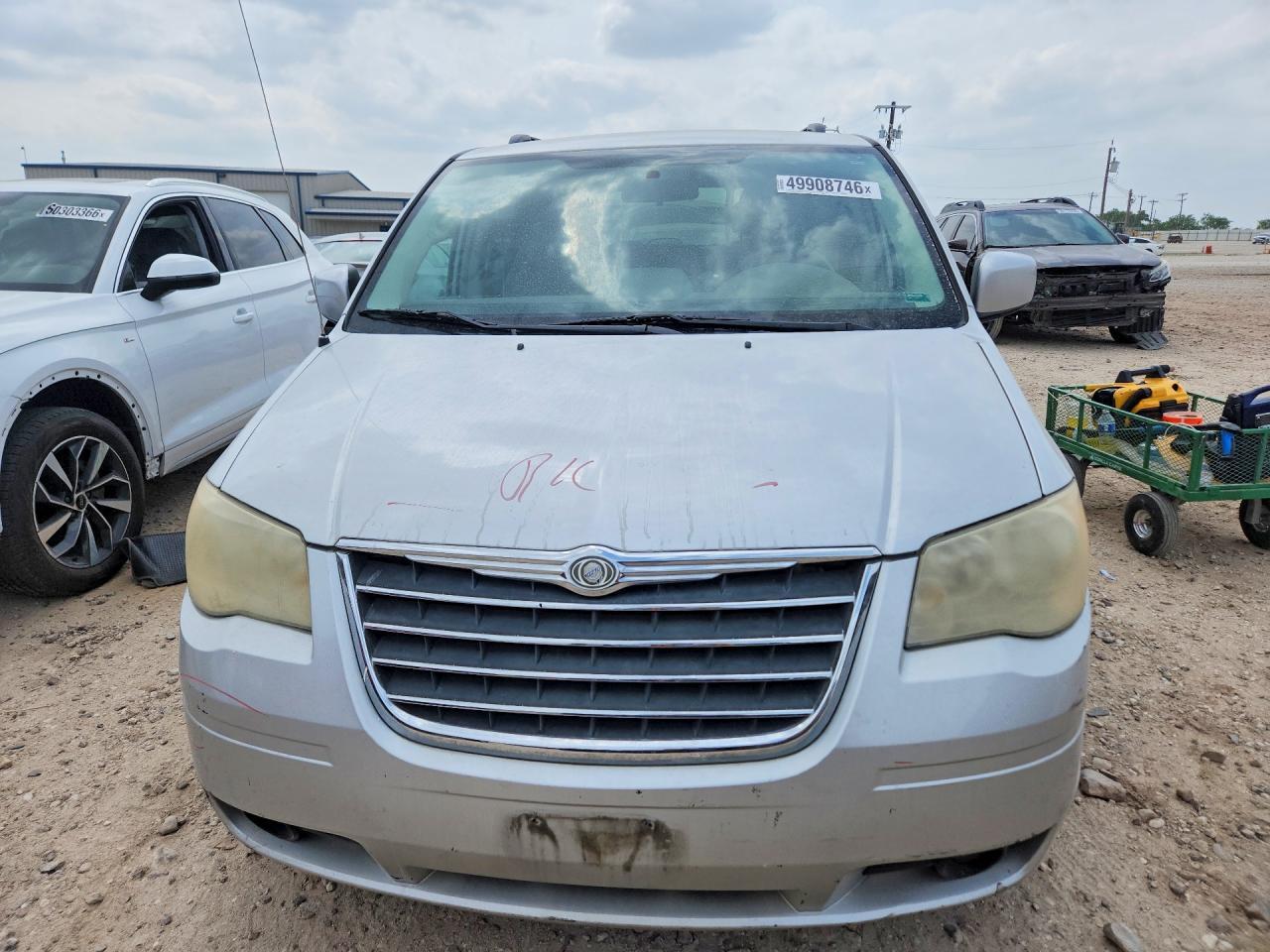2010 Chrysler Town & Country Touring - Image 5