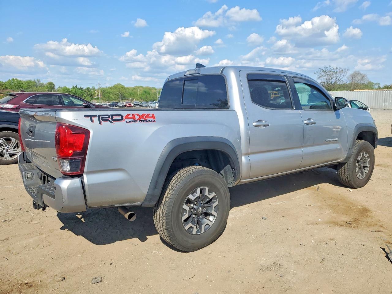 2018 Toyota Tacoma Trd Off-Road - Image 3