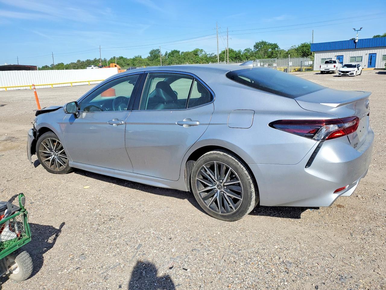 2023 Toyota Camry Se - Image 2