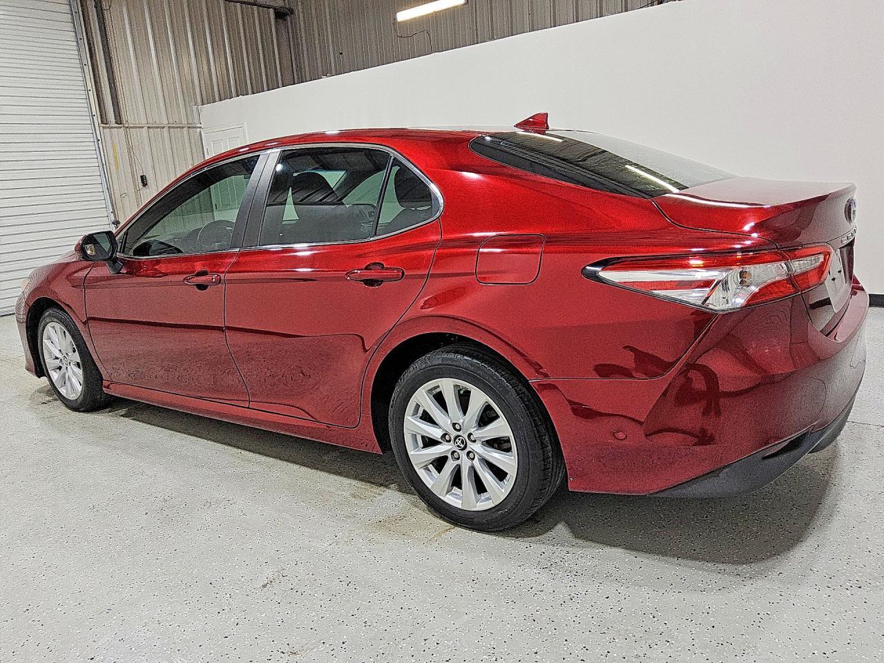 2019 Toyota Camry Le - Фото 2