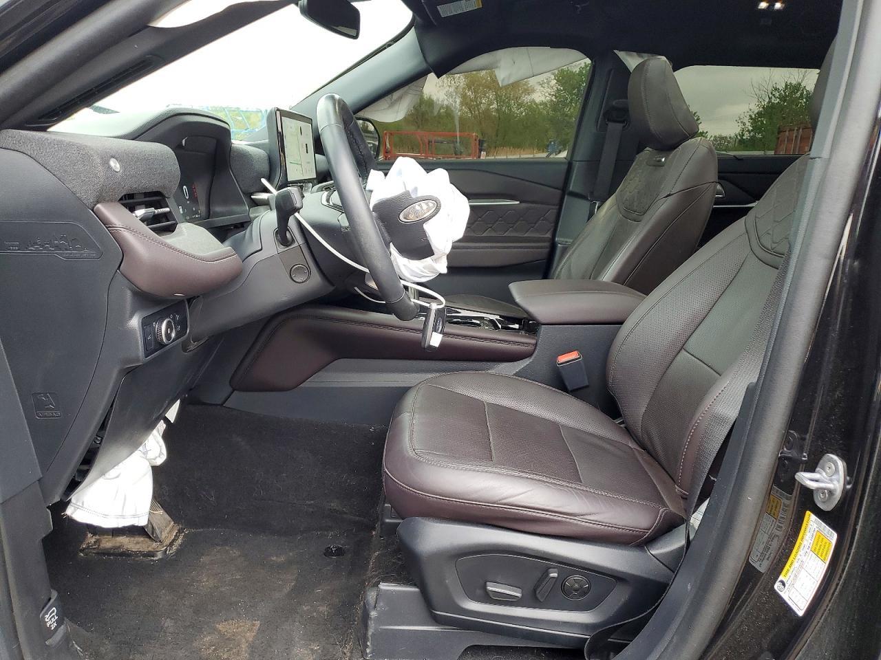 2025 Ford Explorer Platinum - Image 7