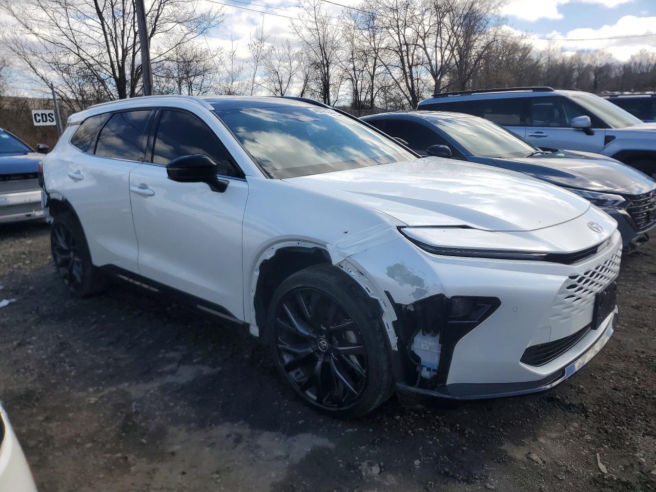 2025 Toyota Crown Signia Limited - Image 4