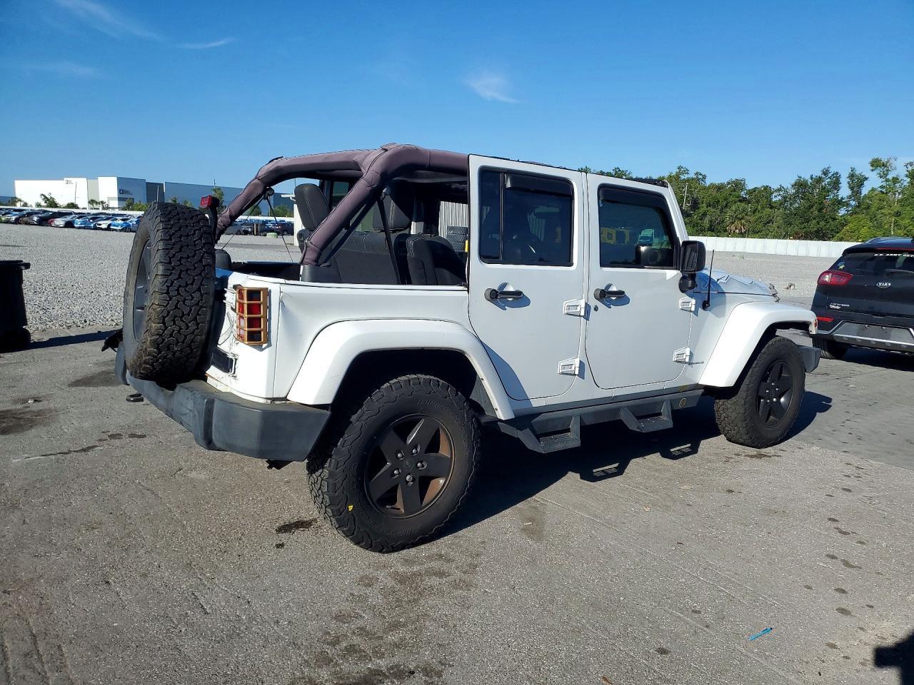 2015 Jeep Wrangler Unlimited Sahara - Фото 3