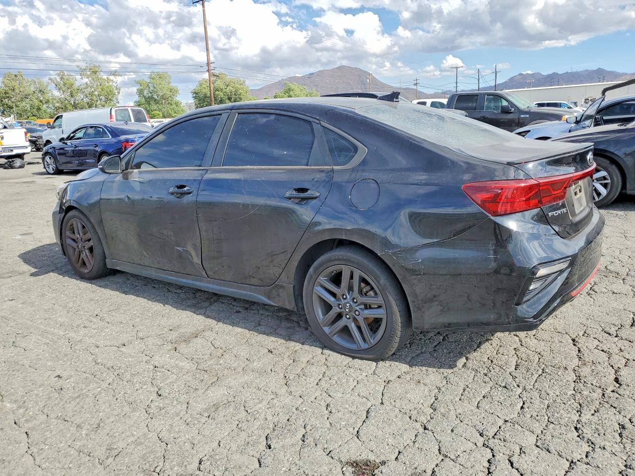 2020 Kia Forte Gt Line - Фото 2