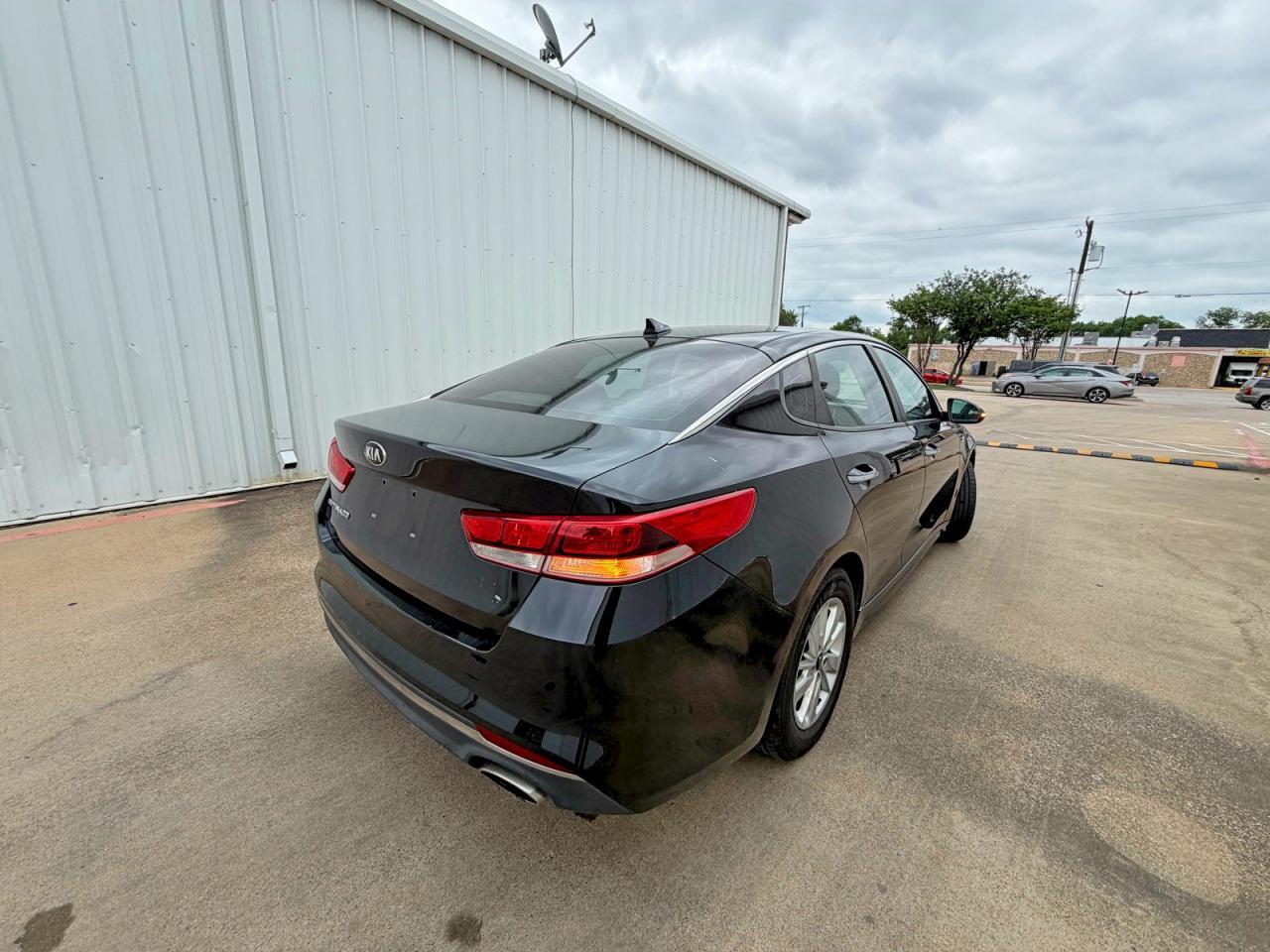 2017 Kia Optima Lx - Image 4