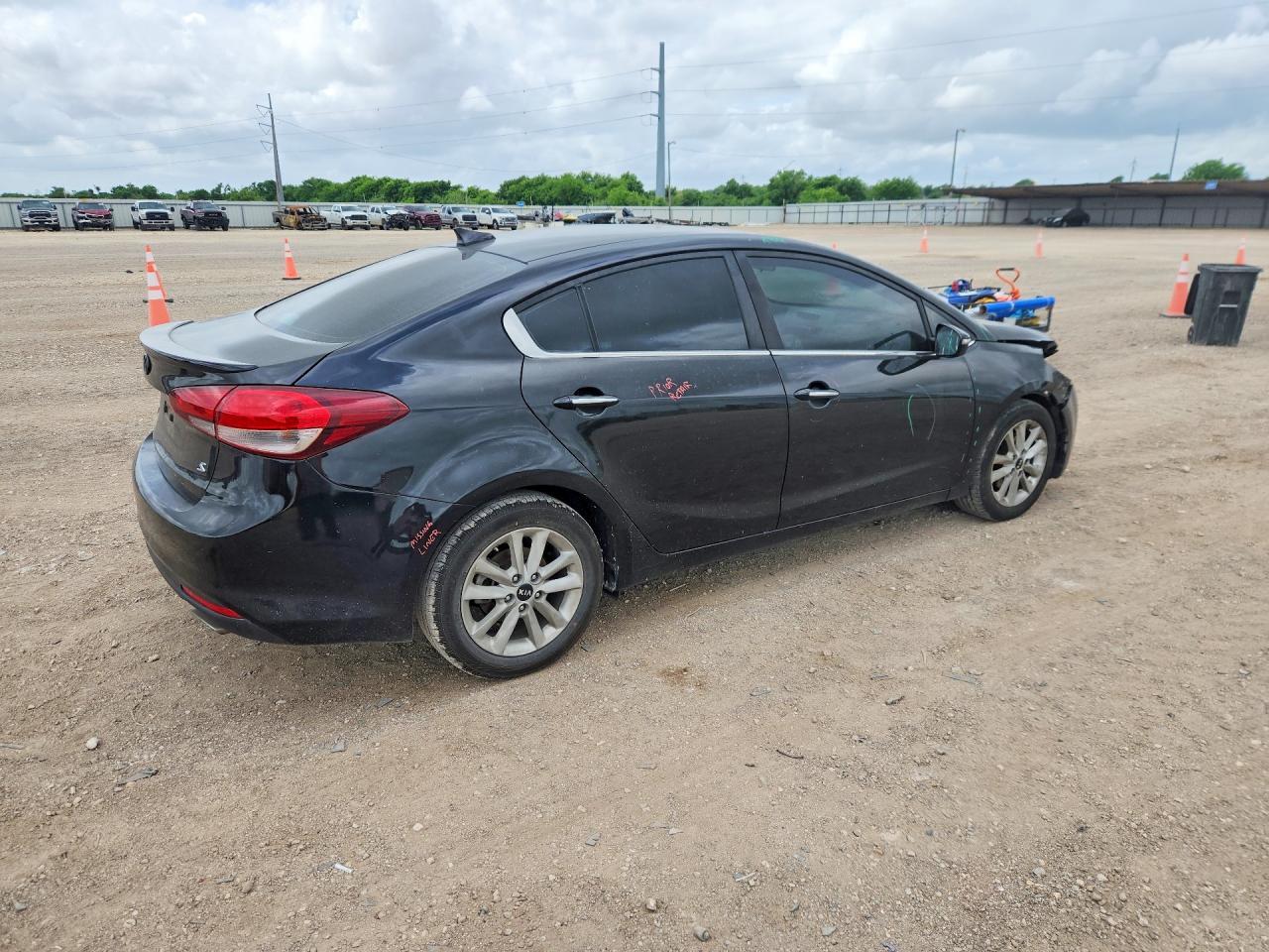2017 Kia Forte S - Image 3