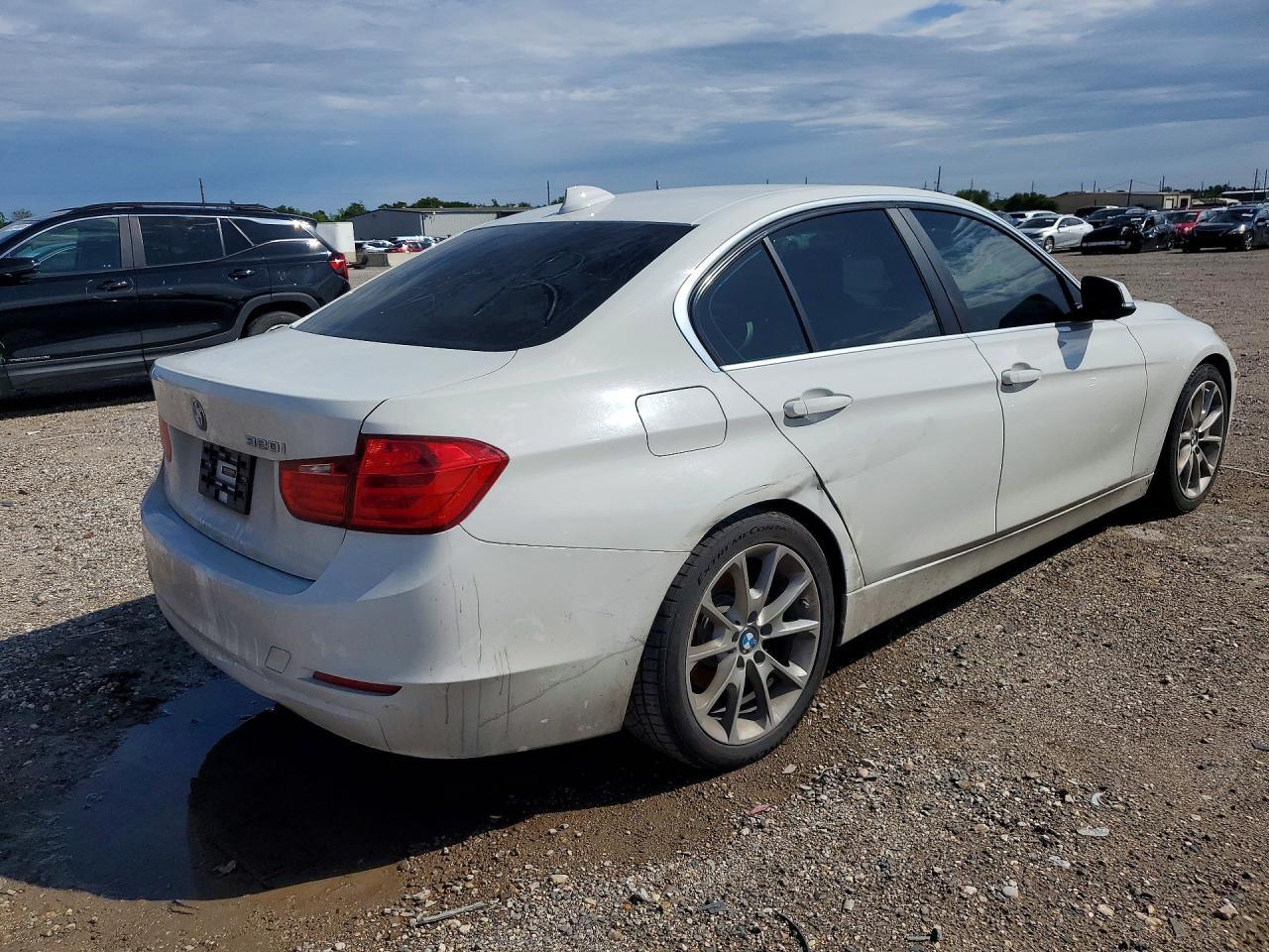 2015 BMW 320 I - Фото 3