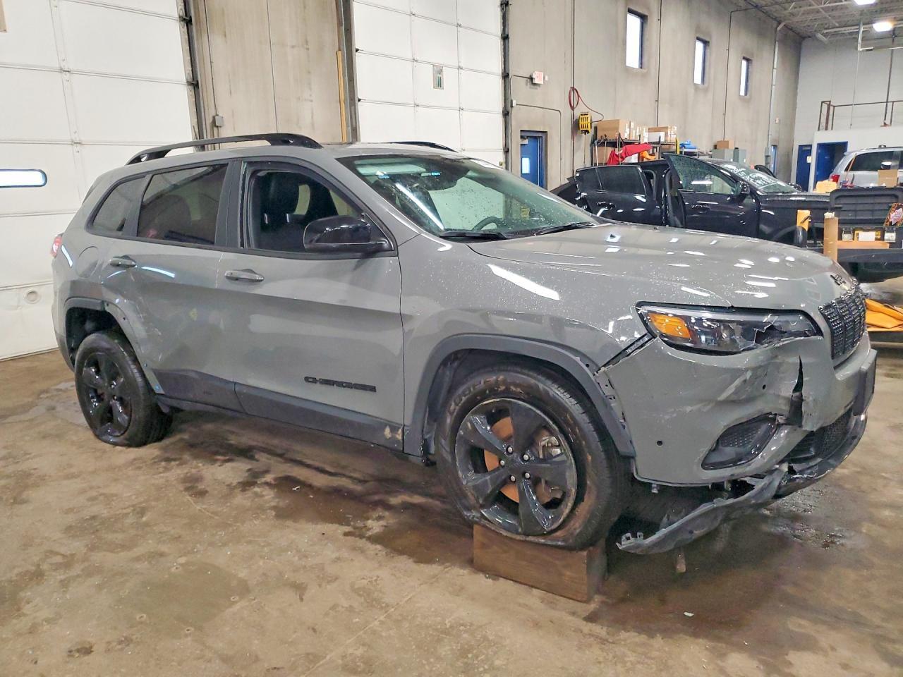 2023 Jeep Cherokee Altitude Lux - Image 4
