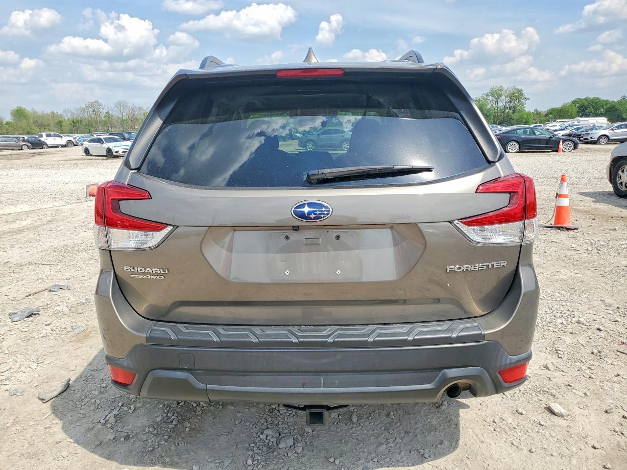 2021 Subaru Forester Premium - Image 6
