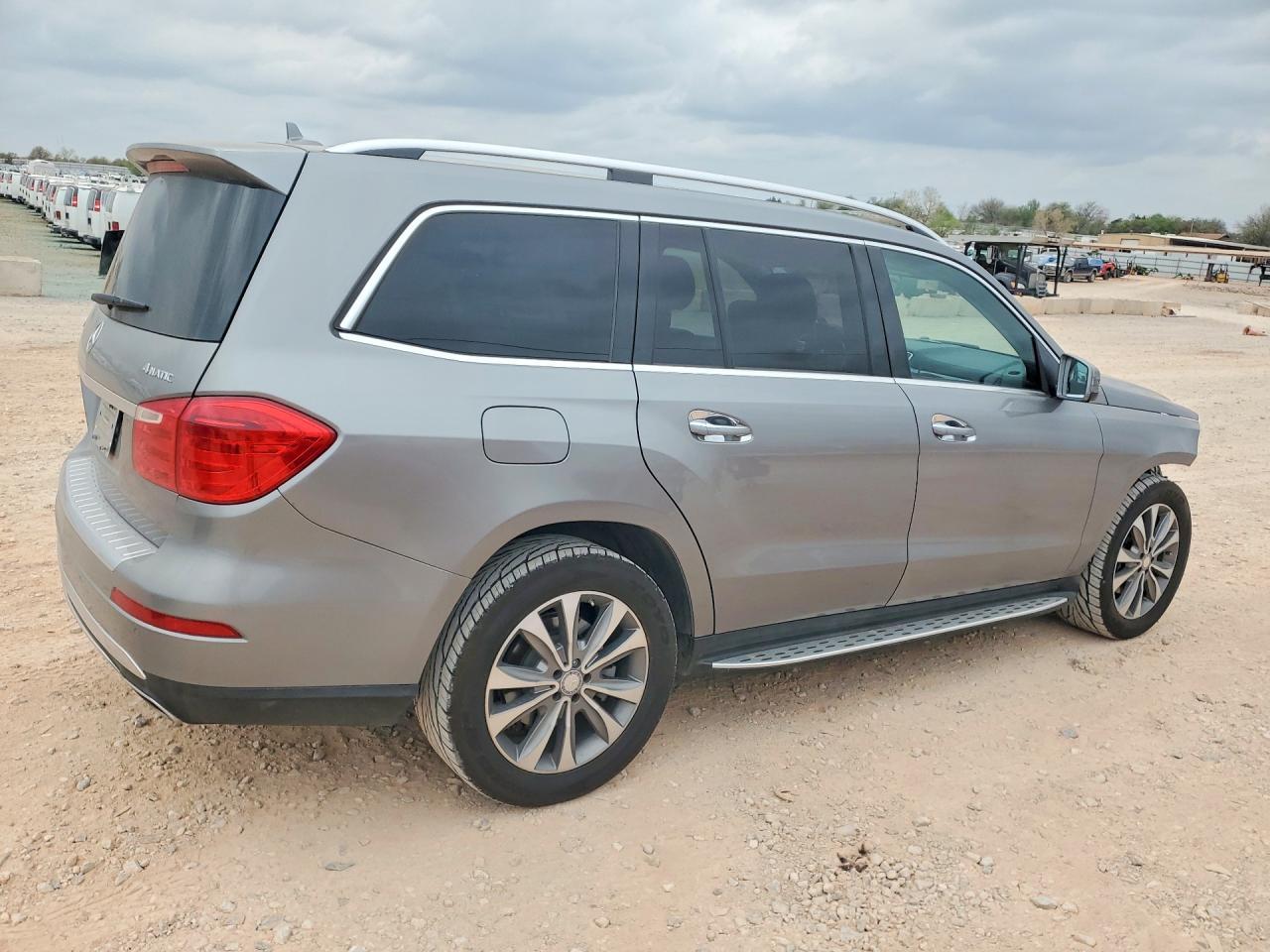 2014 Mercedes-Benz Gl 450 4Matic - Image 3