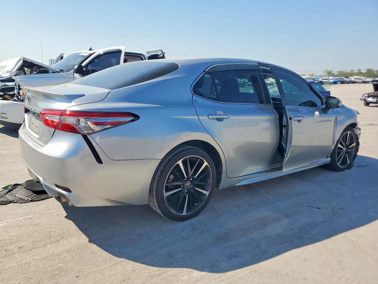 2018 Toyota Camry Se - Image 3