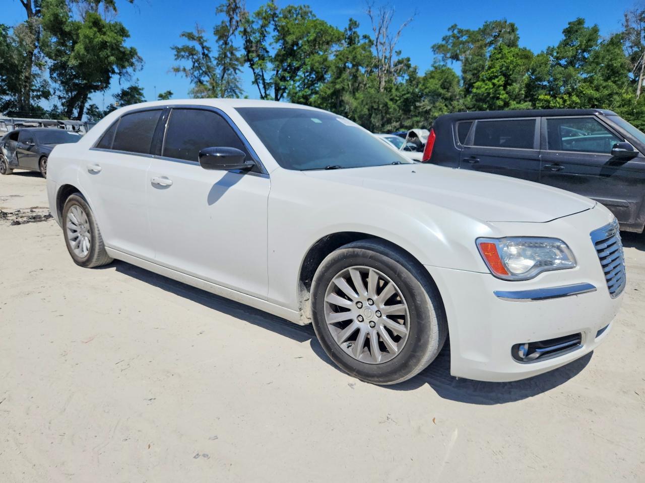2014 Chrysler 300 - Image 4