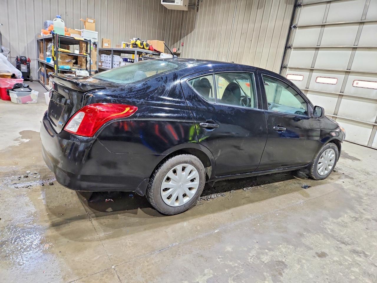 2015 Nissan Versa 1.6 S - Image 3