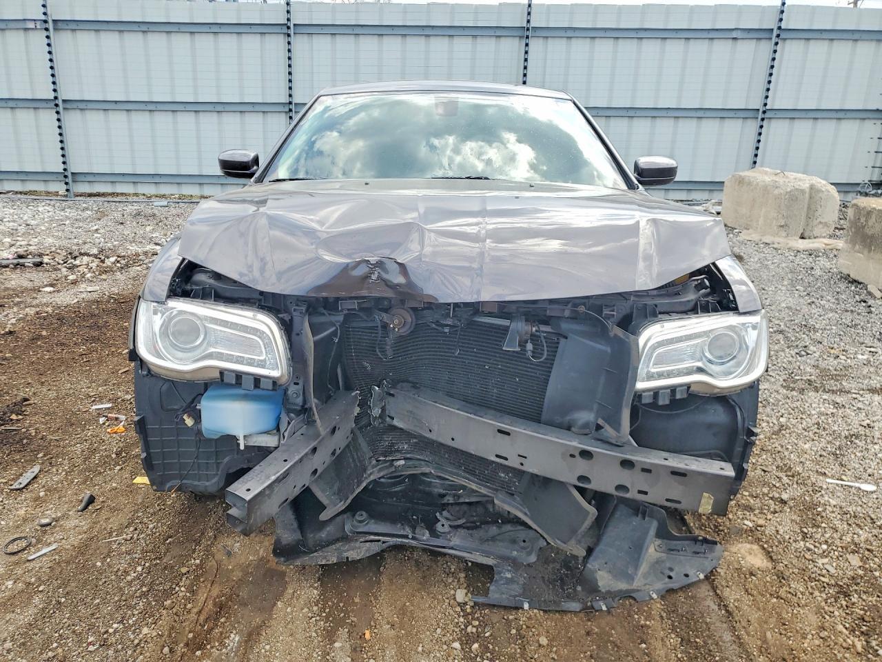 2016 Chrysler 300 Limited - Фото 5