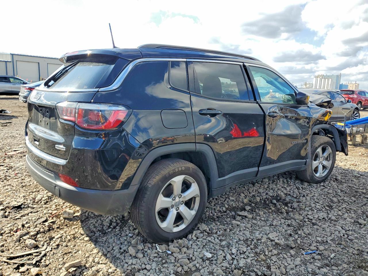 2018 Jeep Compass Latitude - Image 3