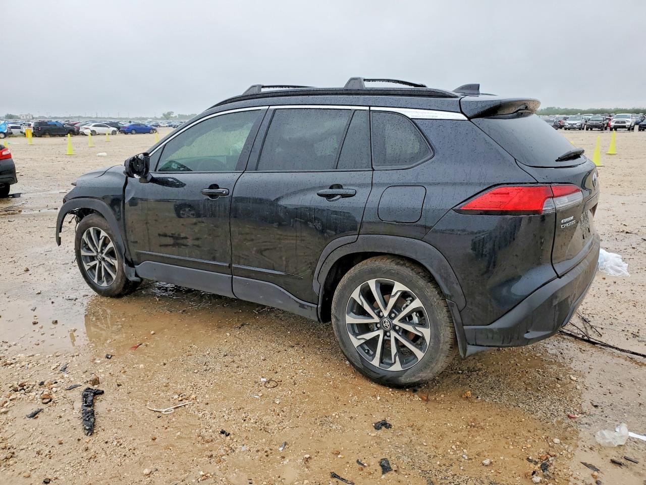 2024 Toyota Corolla Cross Xle - Image 2