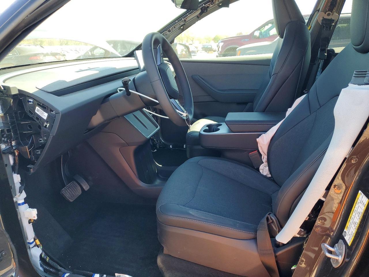 2026 Tesla Model Y - Фото 7