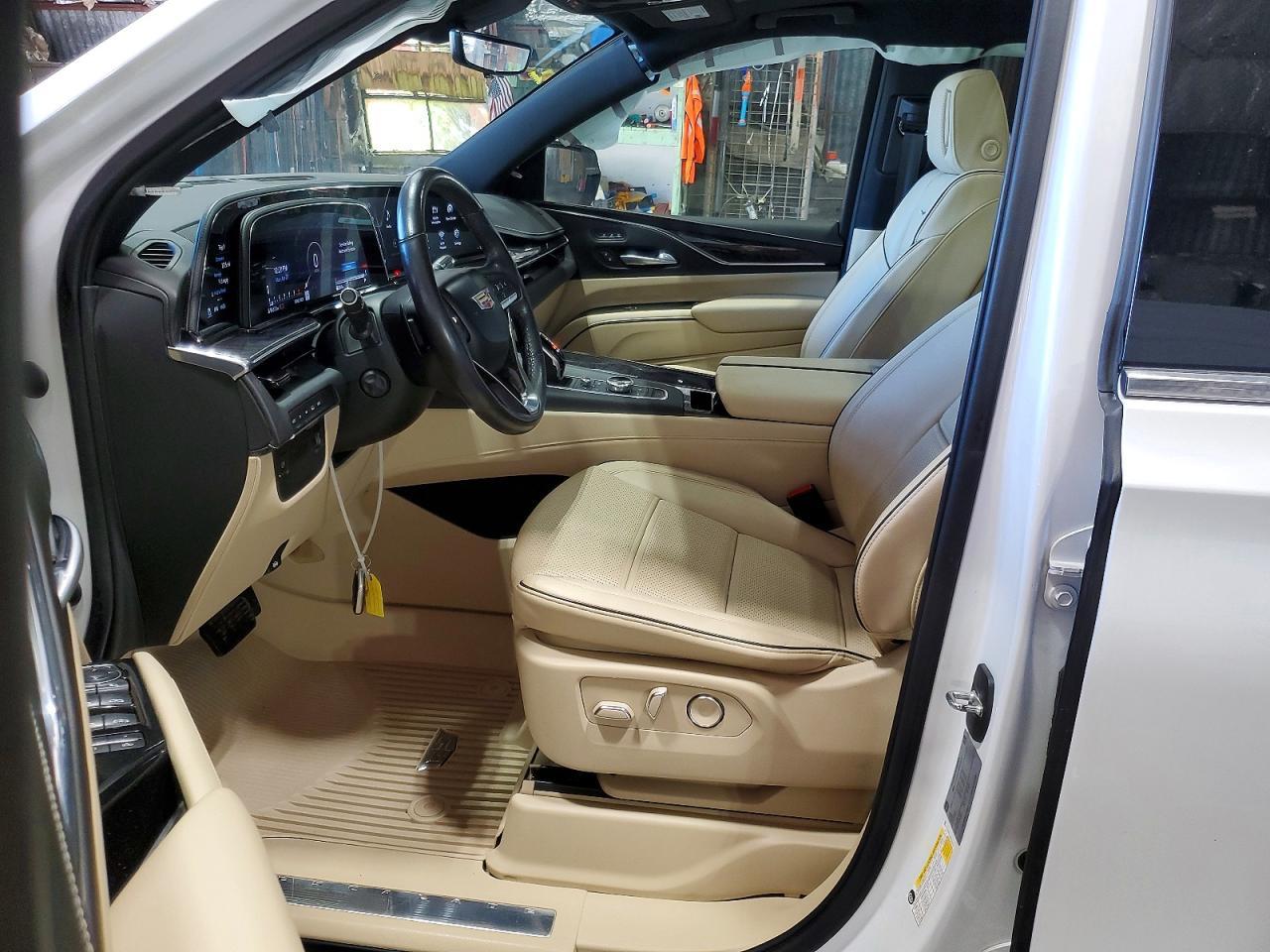 2021 Cadillac Escalade Premium Luxury - Image 7