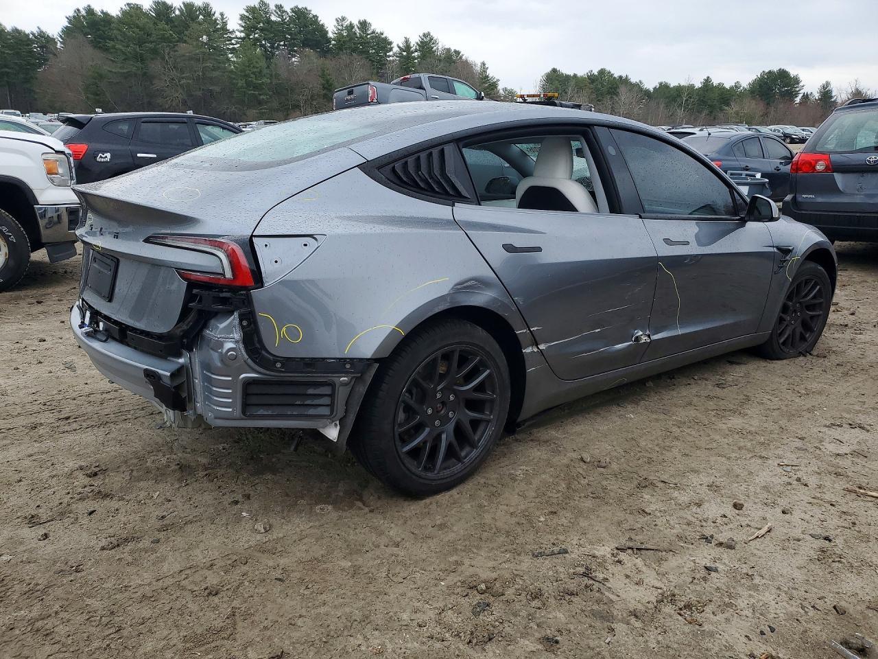 2025 Tesla Model 3 - Фото 3