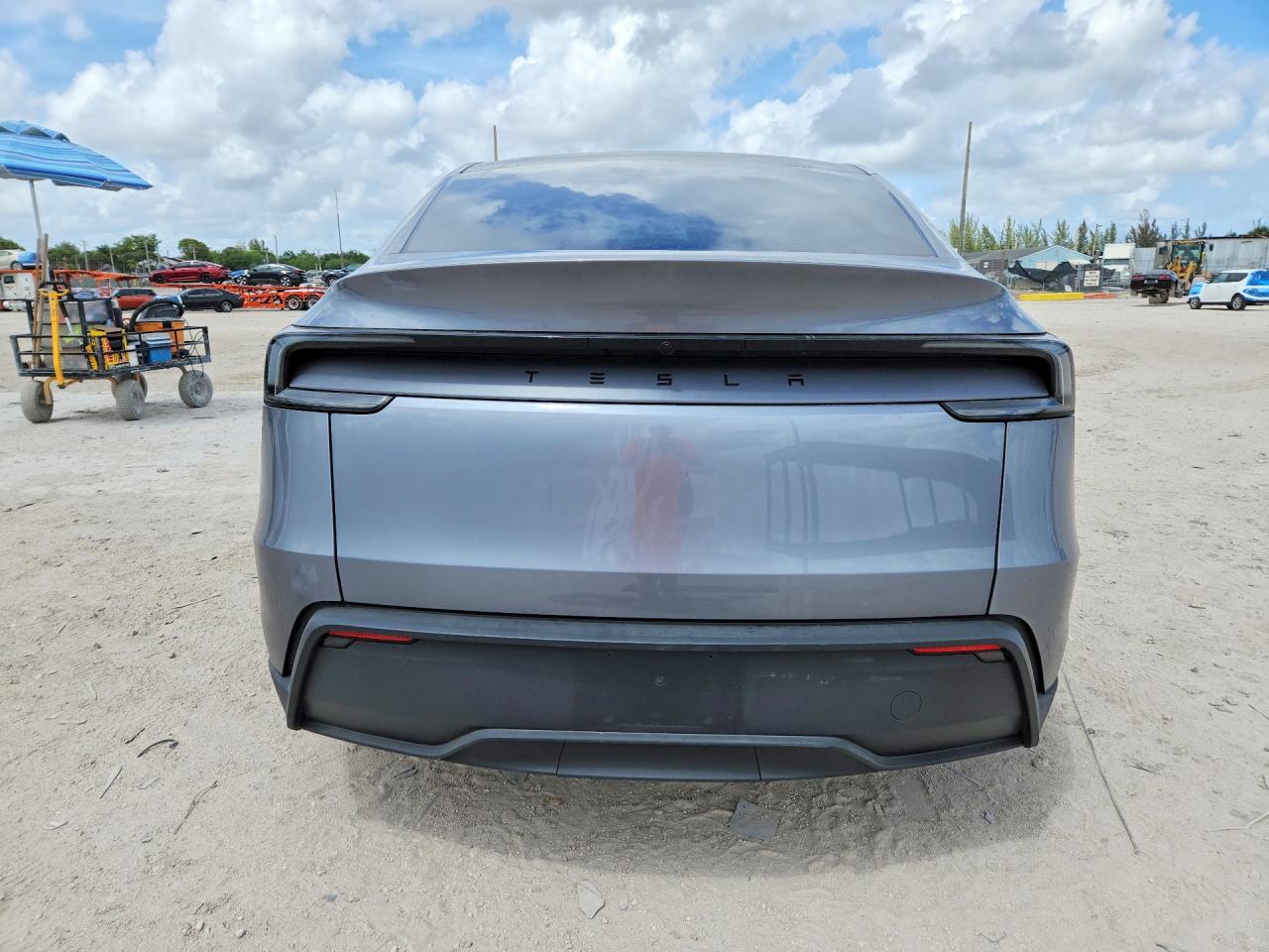 2026 Tesla Model Y - Фото 6