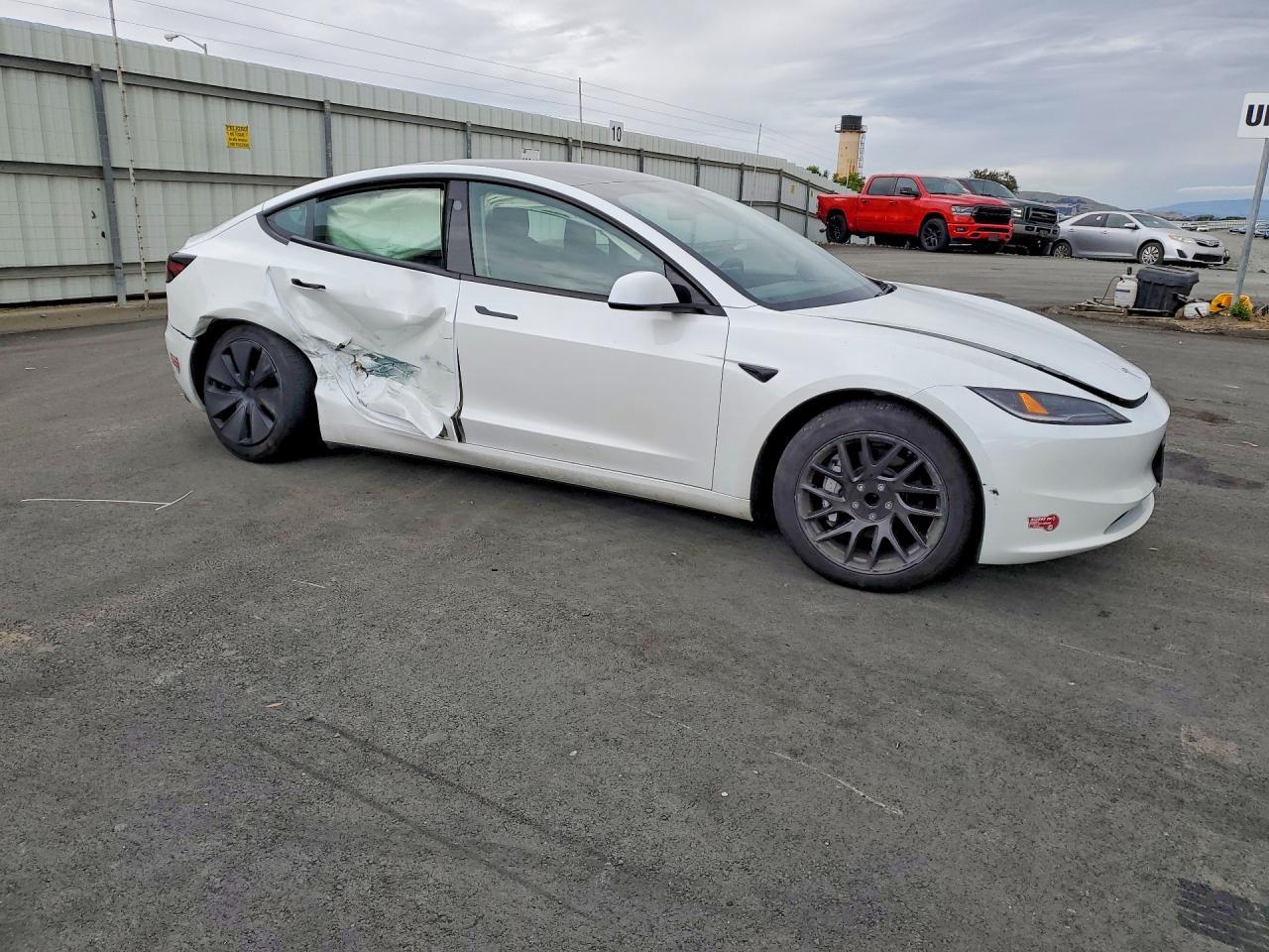2024 Tesla Model 3 - Фото 4