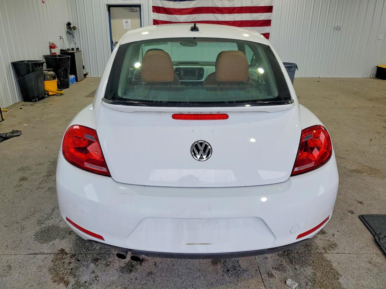 2015 Volkswagen Beetle 1.8T - Фото 6