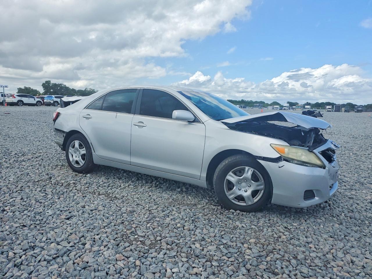 2011 Toyota Camry Le - Фото 4