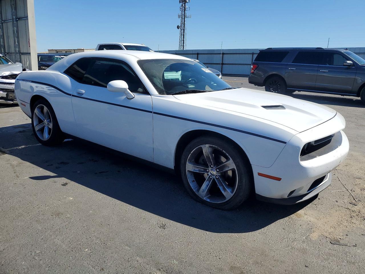 2016 Dodge Challenger Sxt - Image 4