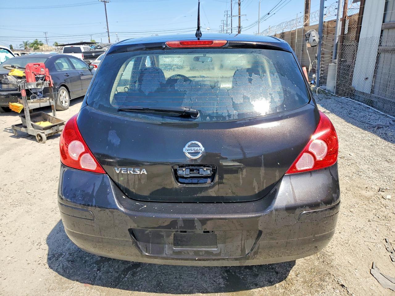 2011 Nissan Versa 1.8 S - Image 6