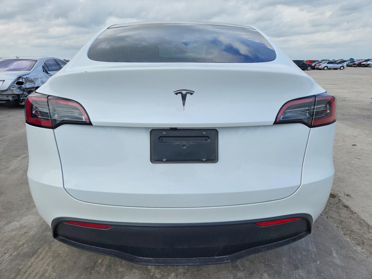 2024 Tesla Model Y - Фото 6
