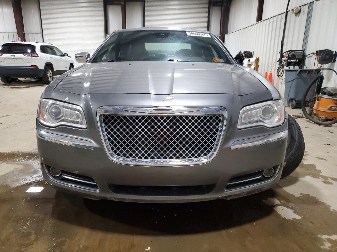 2011 Chrysler 300C - Фото 5
