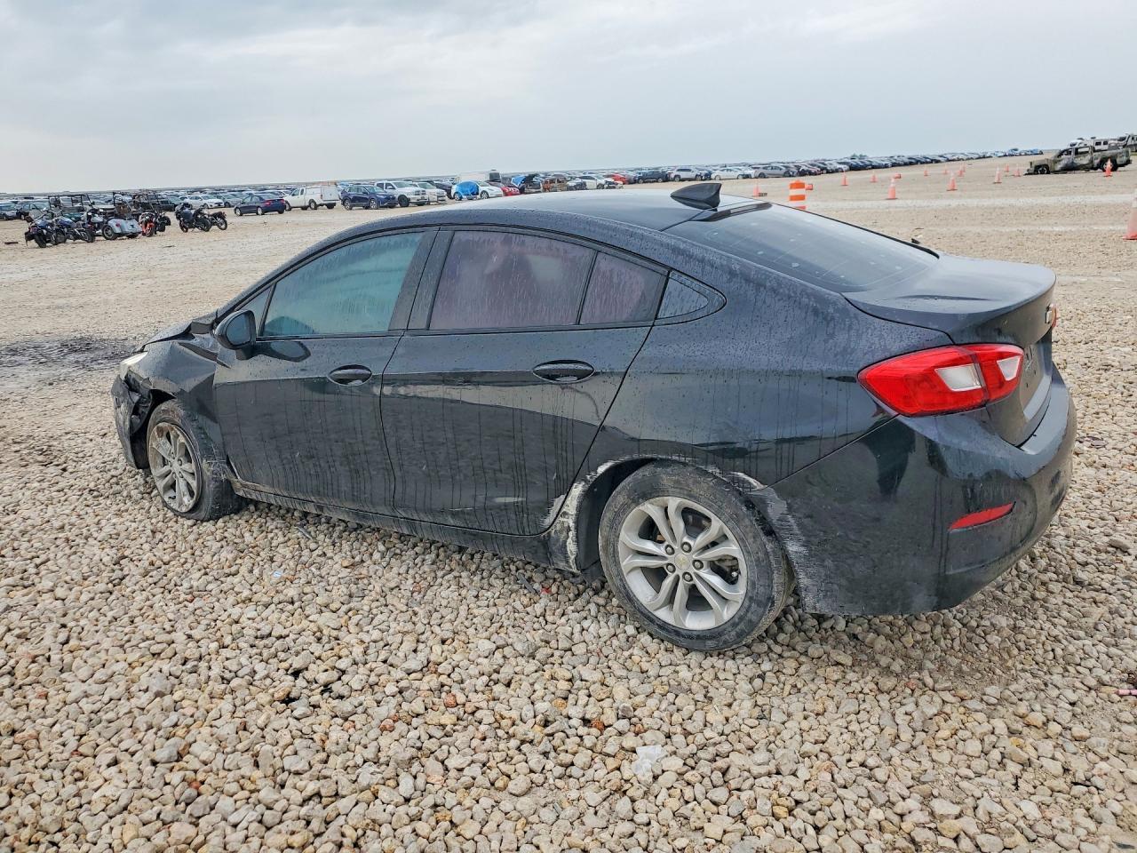 2019 Chevrolet Cruze Ls - Image 2