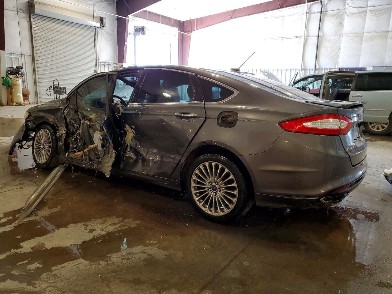 2016 Ford Fusion Titanium - Фото 2