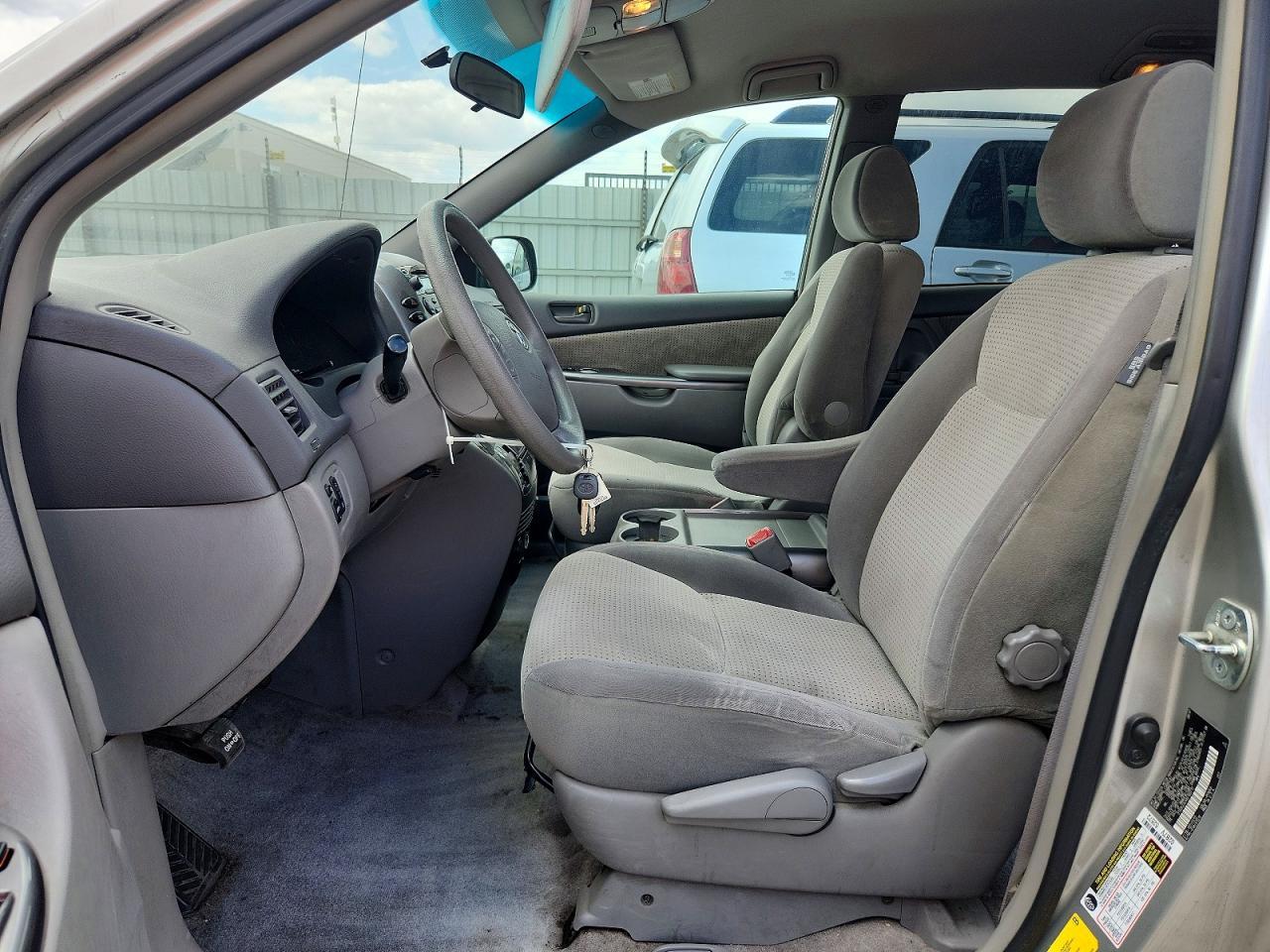 2008 Toyota Sienna Le 7-Passenger - Фото 7