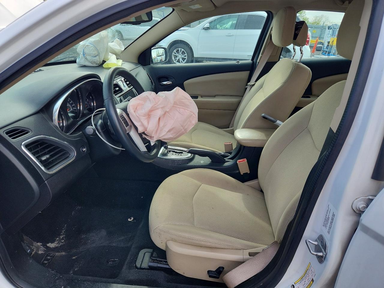 2014 Chrysler 200 Limited - Image 7