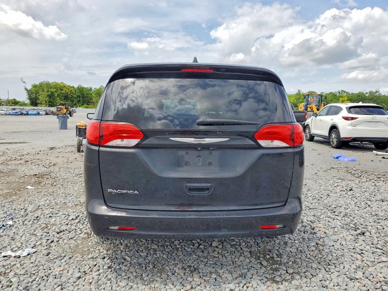 2017 Chrysler Pacifica Lx - Image 6