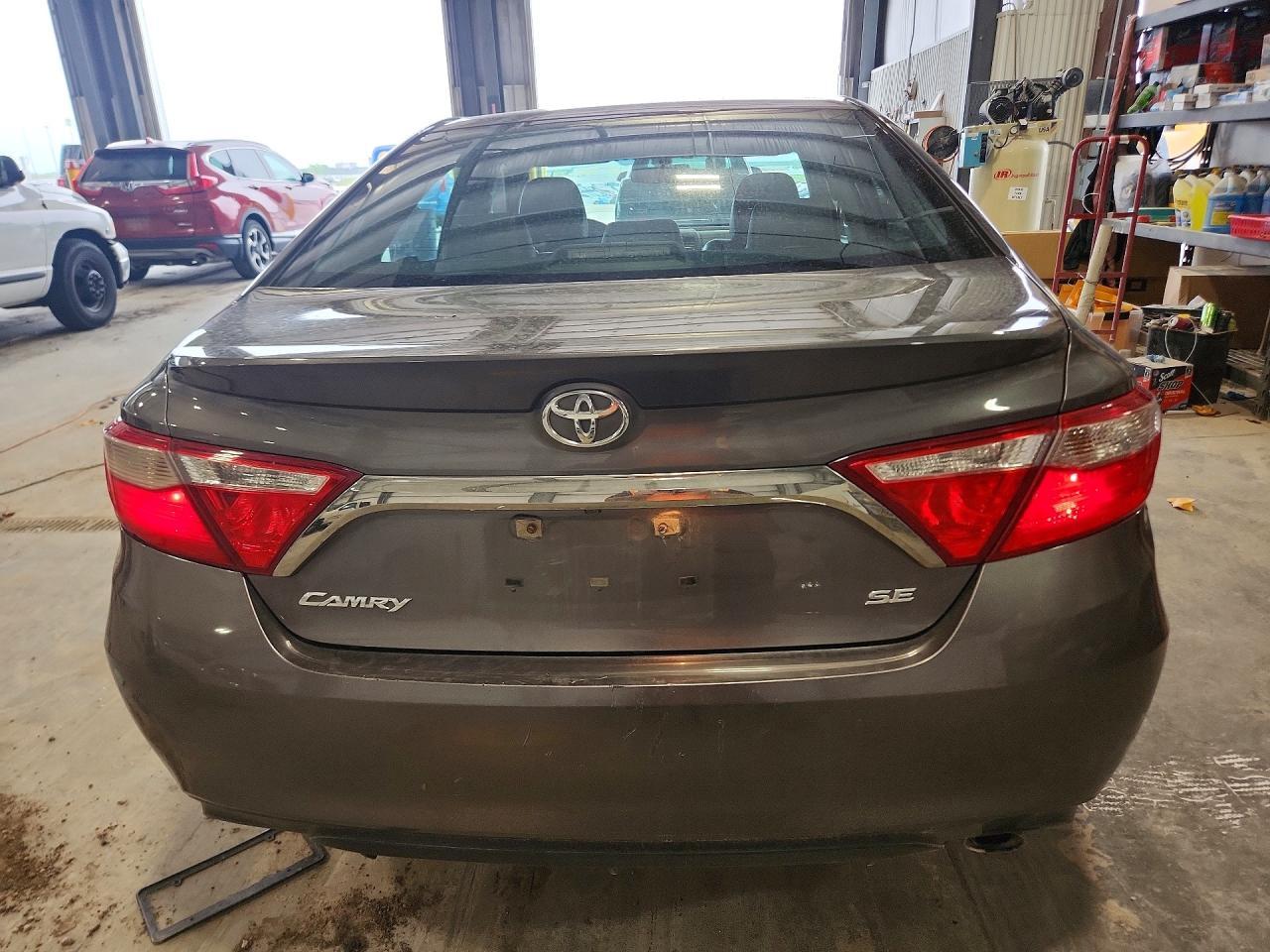 2017 Toyota Camry Se - Фото 6