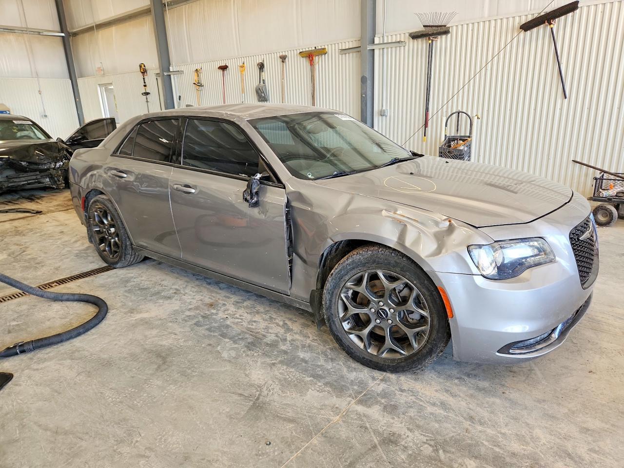 2016 Chrysler 300 S - Image 4
