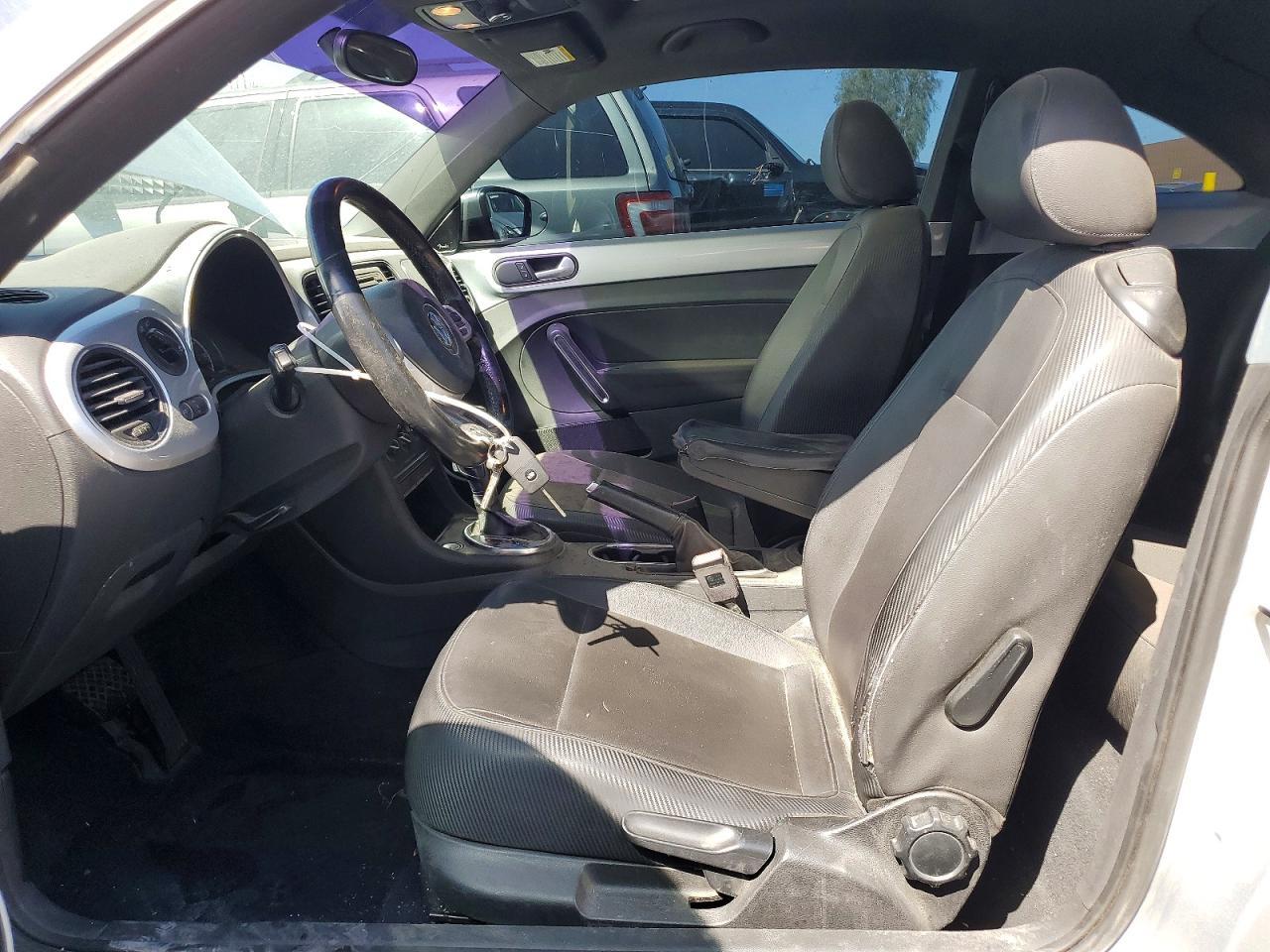 2013 Volkswagen Beetle - Фото 7