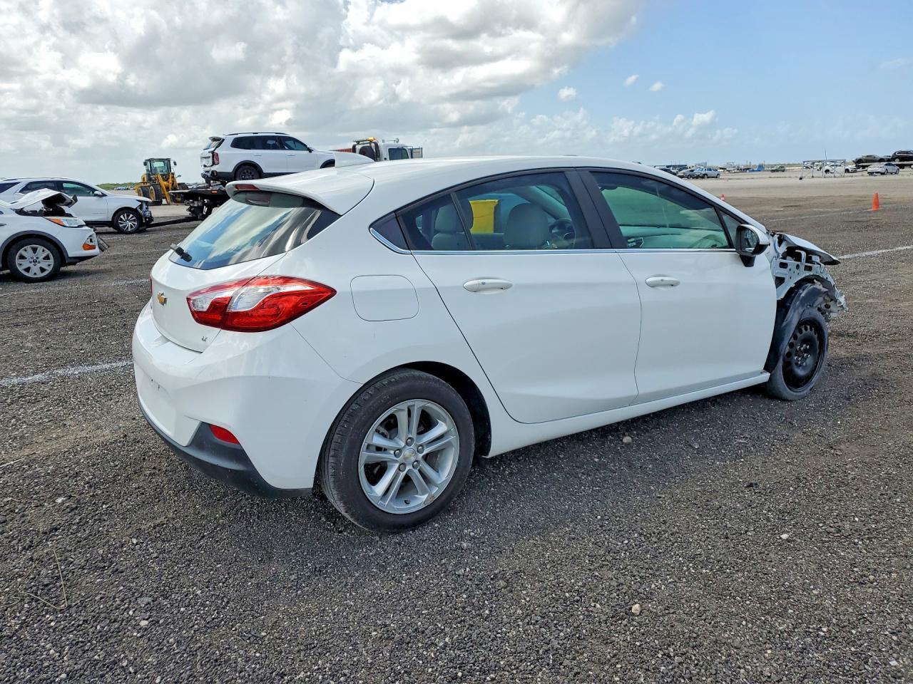 2017 Chevrolet Cruze Lt - Image 3