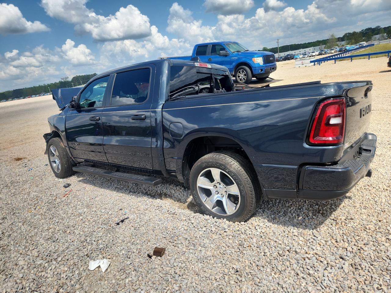 2025 Ram 1500 Tradesman - Фото 2