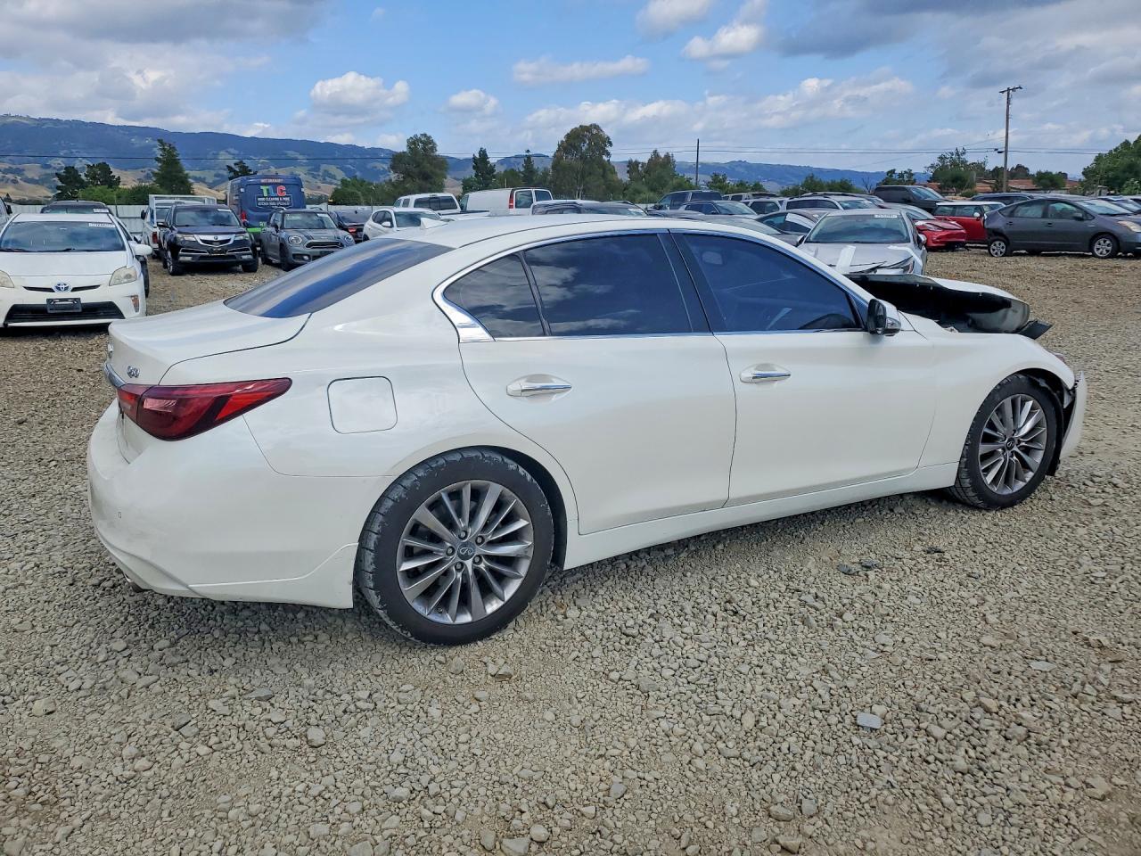 2021 Infiniti Q50 Luxe - Image 3