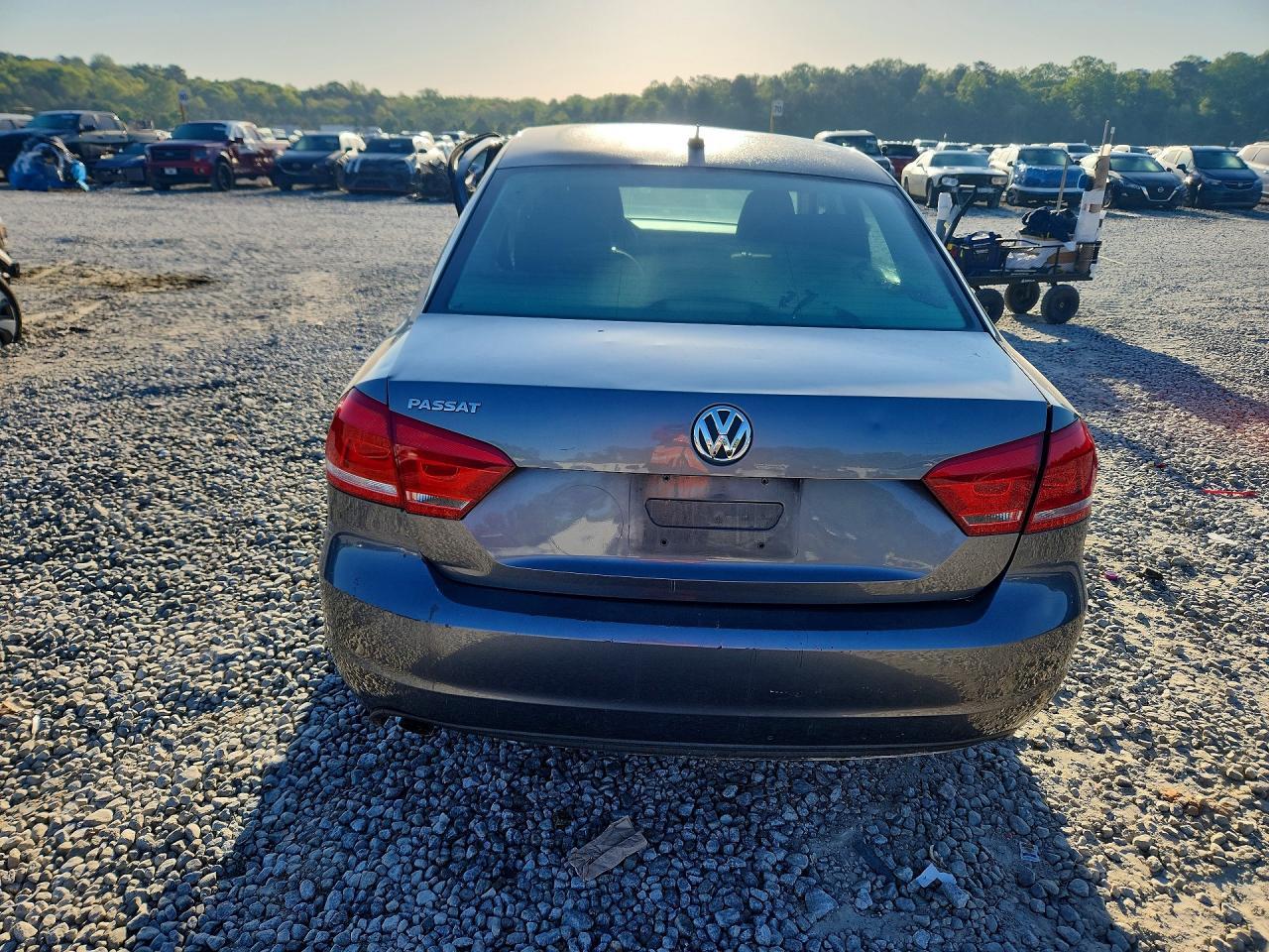 2013 Volkswagen Passat S - Фото 6