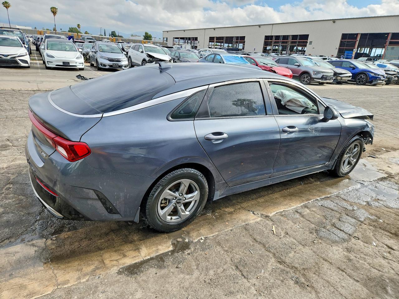 2021 Kia K5 Lxs - Image 3