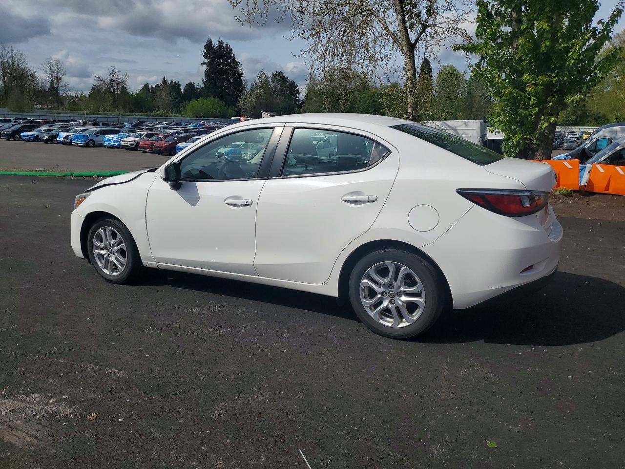 2017 Toyota Yaris Ia Base - Фото 2